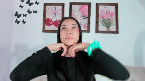 Snapshot of emiily_parkerr chatting on 05.18.26 Emily online show from 05.18.26
