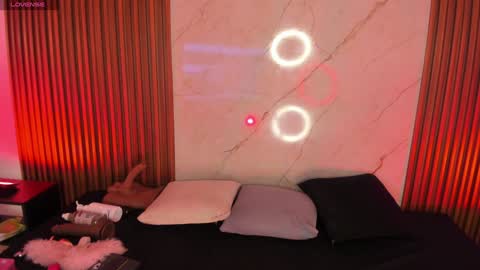 Snapshot of emiilycollins1 chatting on 12.22.24 online show from 12.22.24