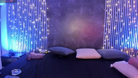 Snapshot of emiilycollins1 chatting on 12.27.24 online show from 12.27.24