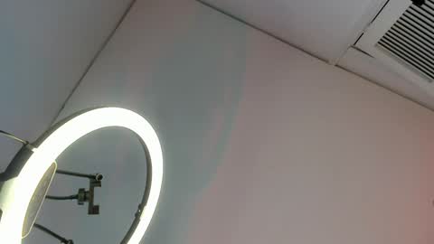 Snapshot of emiilycollins1 chatting on 01.08.25 online show from 01.08.25