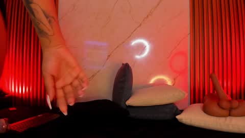 Snapshot of emiilycollins1 chatting on 01.26.25 online show from 01.26.25