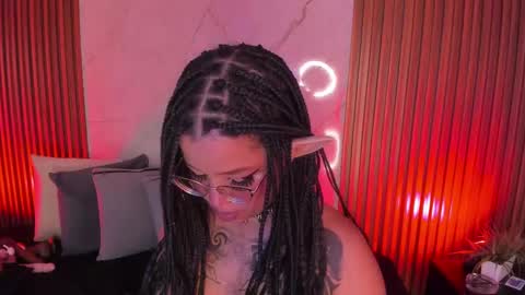 Snapshot of emiilycollins1 chatting on 03.06.25 online show from 03.06.25