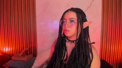 Snapshot of emiilycollins1 chatting on 03.12.25 online show from 03.12.25