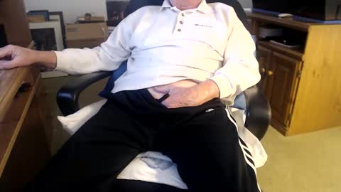 Snapshot of emil_karpo chatting on 12.17.25 Terrance1st online show from 12.17.25