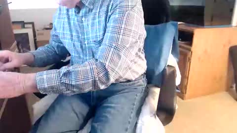 Snapshot of emil_karpo chatting on 12.18.25 Terrance1st online show from 12.18.25