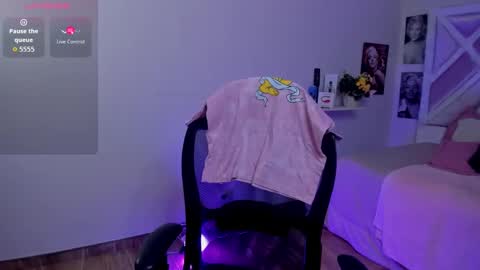 emilayton_ online show from 09.24.25