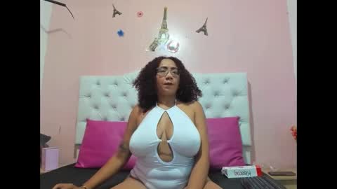 Snapshot of emili_cute1 chatting on 05.09.26 emili cute1 online show from 05.09.26