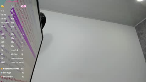 Snapshot of emili_lenus chatting on 01.25.25 Emili Lenus online show from 01.25.25