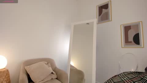 Snapshot of emilia_dream chatting on 02.18.25 emilia_dream online show from 02.18.25