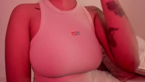 Emilia Big Boobs online show from 01.05.25