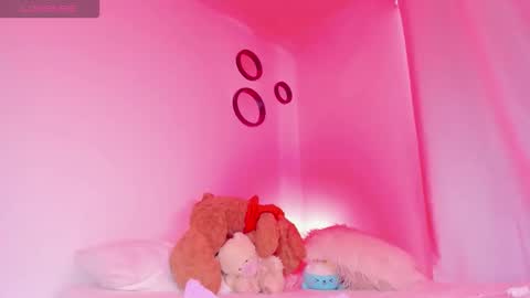 Emilie James online show from 09.21.25