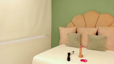 Emillie online show from 02.12.25