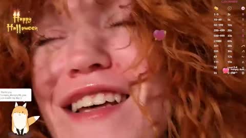 Snapshot of emiliyafox chatting on 10.31.25 Emi online show from 10.31.25