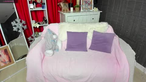 Emiliya online show from 01.05.25