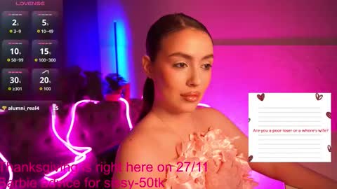 Snapshot of emiliyaroude chatting on 11.20.25 Emiliya online show from 11.20.25