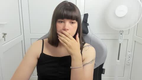 Snapshot of emilli_moon chatting on 05.30.26 Emmi online show from 05.30.26