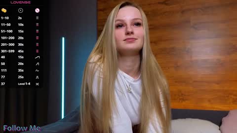 Snapshot of emilly___ chatting on 01.26.25 Emilly online show from 01.26.25