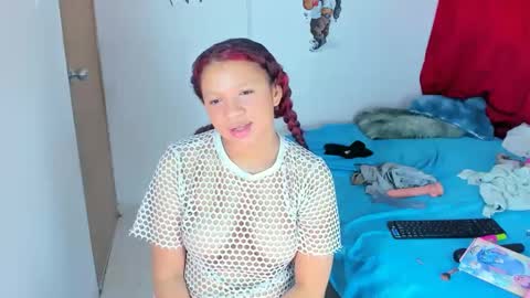 Snapshot of emilly_coper18 chatting on 10.04.25 emily online show from 10.04.25