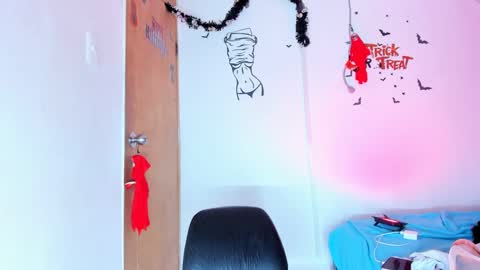 Snapshot of emilly_coper18 chatting on 10.12.25 emily online show from 10.12.25