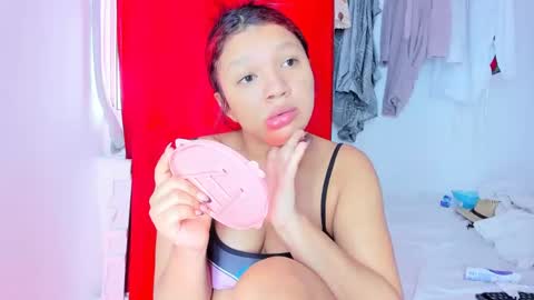 Snapshot of emilly_coper18 chatting on 11.18.25 emily online show from 11.18.25