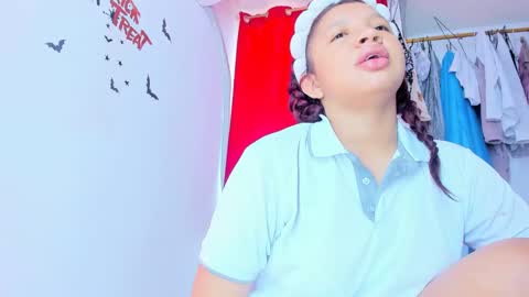 Snapshot of emilly_coper18 chatting on 11.23.25 emily online show from 11.23.25