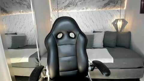 Snapshot of emilly_mell chatting on 09.18.25 emilly_mell online show from 09.18.25