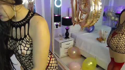 Snapshot of emilly_myers chatting on 12.06.24 Emily online show from 12.06.24