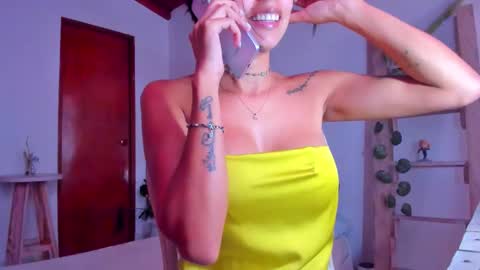 Snapshot of emillyhils1 chatting on 02.02.26 emilly online show from 02.02.26