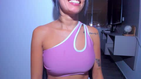 Snapshot of emillyhils1 chatting on 02.14.26 emilly online show from 02.14.26