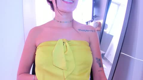 Snapshot of emillyhils1 chatting on 03.20.26 emilly online show from 03.20.26