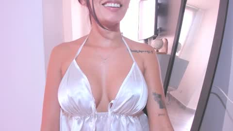 Snapshot of emillyhils1 chatting on 03.24.26 emilly online show from 03.24.26