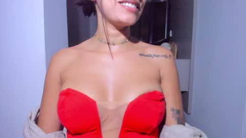 Snapshot of emillyhils1 chatting on 07.05.26 emilly online show from 07.05.26