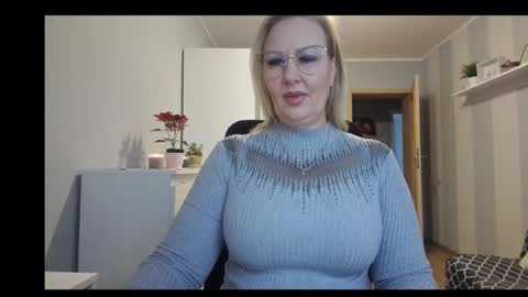 Snapshot of emillykiss chatting on 01.07.26 EmillyLove online show from 01.07.26