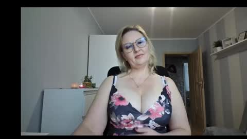 Snapshot of emillykiss chatting on 02.06.26 EmillyLove online show from 02.06.26