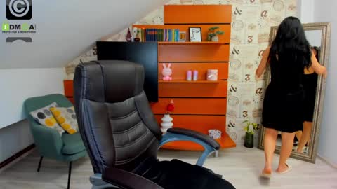 Snapshot of emillytaylor chatting on 12.19.24 EmillyTaylor online show from 12.19.24