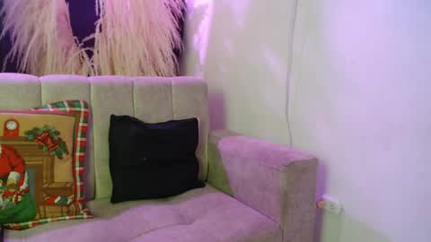 Snapshot of emily175445 chatting on 04.29.26 emily175445 online show from 04.29.26