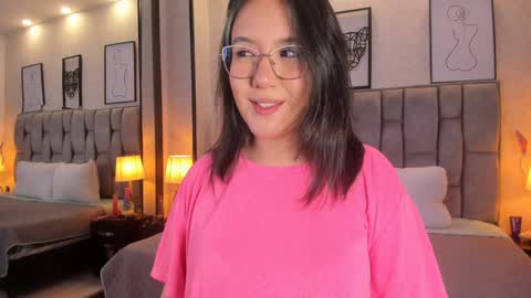 Snapshot of emily_5weet chatting on 12.12.24 Emily online show from 12.12.24