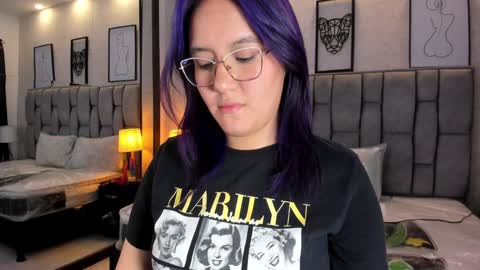 Snapshot of emily_5weet chatting on 12.31.24 Emily online show from 12.31.24