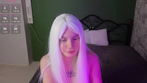 Snapshot of emily__hamilton chatting on 06.18.26 Emily online show from 06.18.26