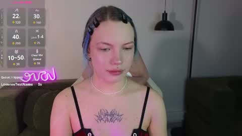 Snapshot of emily__hamilton chatting on 07.13.26 Emily online show from 07.13.26