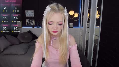 Snapshot of emily_air chatting on 12.28.24 Emily online show from 12.28.24