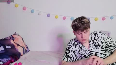 Snapshot of emily_and_ilumi chatting on 01.05.25 emily_and_ilumi online show from 01.05.25