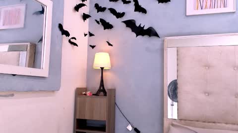 Snapshot of emily_castillo1_ chatting on 11.17.25 emily_castillo1_ online show from 11.17.25