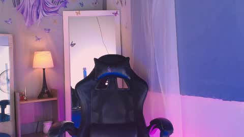 emily_castillo1_ online show from 03.31.26