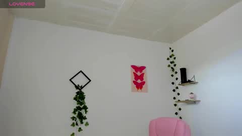 Snapshot of emily_coraline chatting on 12.09.24 Emily online show from 12.09.24