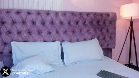 Snapshot of emily_foxyy chatting on 02.08.25 Emily online show from 02.08.25