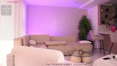 Snapshot of emily_huddson_ chatting on 07.08.26 independet model online show from 07.08.26