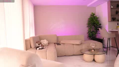 Snapshot of emily_huddson_ chatting on 07.19.26 independet model online show from 07.19.26