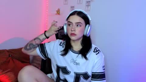 Emily Lindey online show from 02.11.26