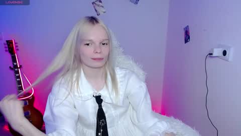 Snapshot of emily_nyaffe chatting on 03.10.26 Lia online show from 03.10.26